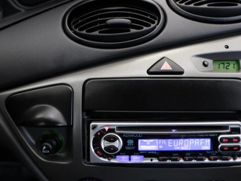 Ford FOCUS sedan 1.6 GHIA 4P