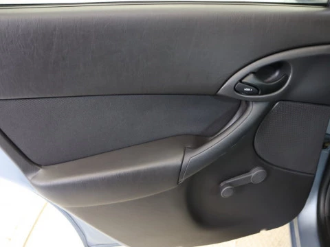 Ford FOCUS sedan 1.6 GHIA 4P