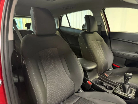 Kia Sportage 1.6 T-GDi MHEV 118kW (160CV) Drive 17