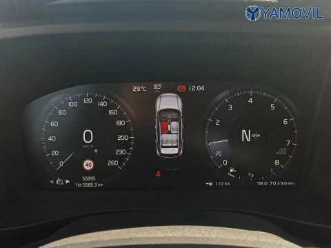 Volvo XC40 T2 Momentum Core 95 kW (129 CV)