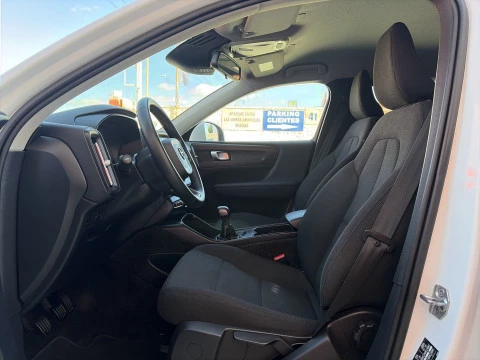 Volvo XC40 T2 Momentum Core 95 kW (129 CV)
