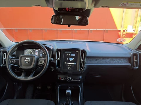 Volvo XC40 T2 Momentum Core 95 kW (129 CV)