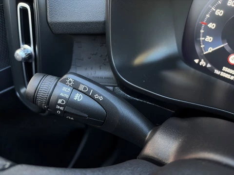 Volvo XC40 T2 Momentum Core 95 kW (129 CV)