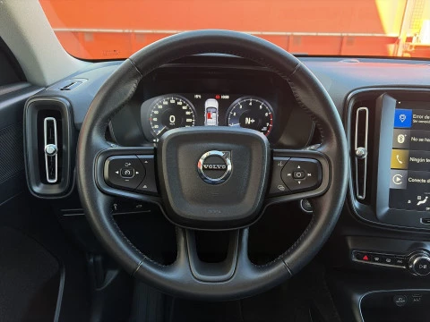 Volvo XC40 T2 Momentum Core 95 kW (129 CV)