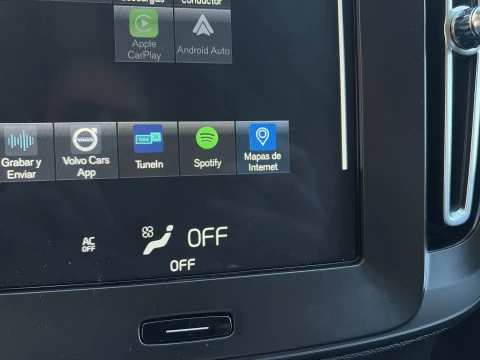 Volvo XC40 T2 Momentum Core 95 kW (129 CV)