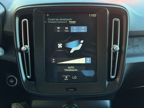 Volvo XC40 T2 Momentum Core 95 kW (129 CV)