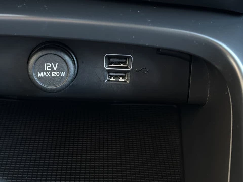 Volvo XC40 T2 Momentum Core 95 kW (129 CV)