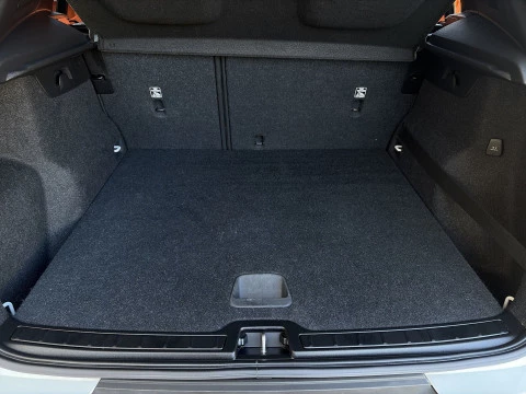 Volvo XC40 T2 Momentum Core 95 kW (129 CV)