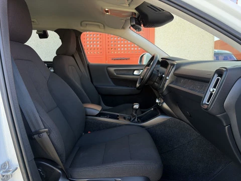Volvo XC40 T2 Momentum Core 95 kW (129 CV)