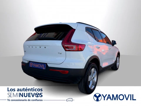 Volvo XC40 T2 Momentum Core 95 kW (129 CV)