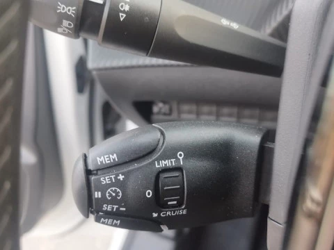 Peugeot 208 Allure Puretech 100