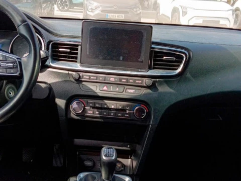 Kia Ceed 1.0 T-GDI 88KW TECH 5P Kia Ceed 1.0 T-GDI 88KW TECH 5P