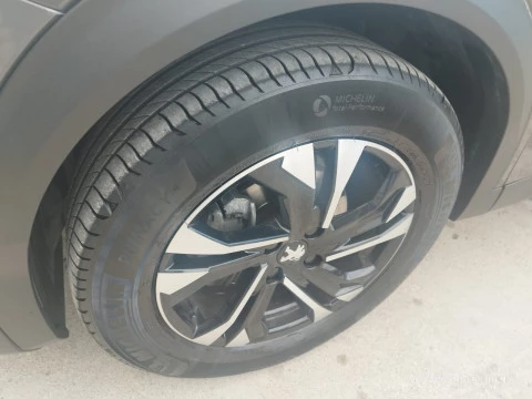Peugeot 2008 Allure Puretech 130 S&S EAT8