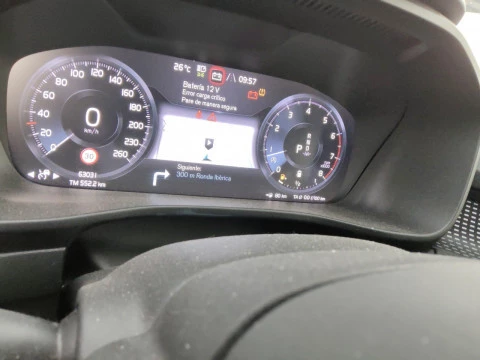 Volvo XC40 2.0 B5 G AWD R-Design Auto
