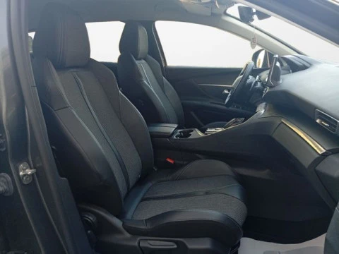 Peugeot 3008 Hybrid 225 e-EAT8 Allure