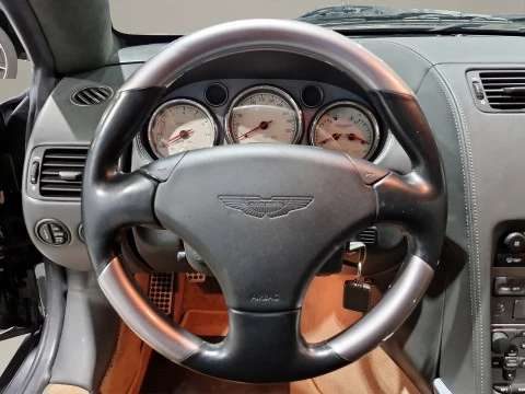 Aston Martin Vanquish S V12