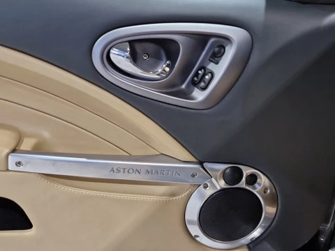 Aston Martin Vanquish S V12