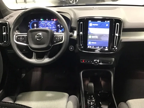 Volvo XC40 XC40 Plus, B3 Mild hybrid, Gasolina, Dark