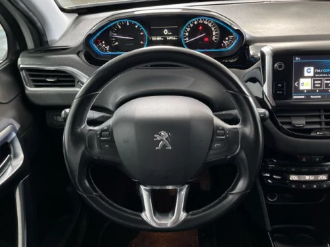 Peugeot 2008 Allure BlueHDi 73KW (100CV)