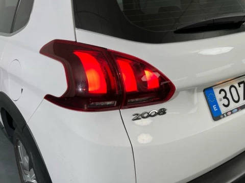 Peugeot 2008 Allure BlueHDi 73KW (100CV)