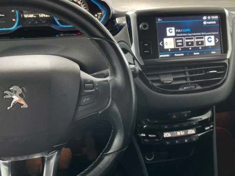 Peugeot 2008 Allure BlueHDi 73KW (100CV)