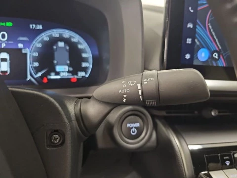 Toyota C-HR Advance Hybrid 140