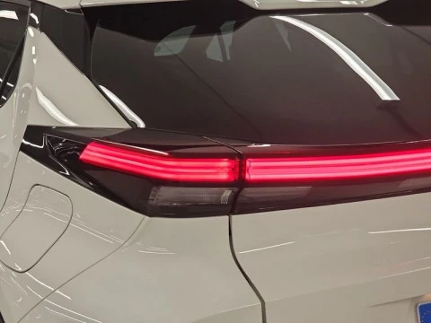 Toyota C-HR Advance Hybrid 140