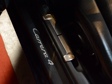Porsche 911 CARRERA 4 COUPE