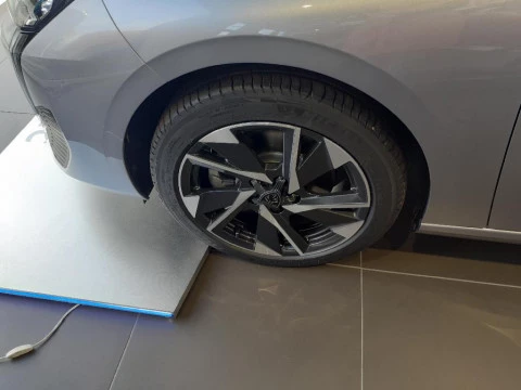 Peugeot 308 fam. 1.5 BLUEHDI 130 EAT8 ALLURE PACK SW 5P