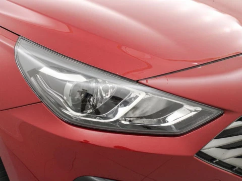 Hyundai i30 1.5 DPI KLASS SLX 110 5P
