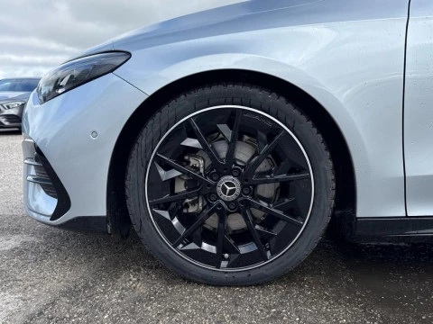 Mercedes-Benz CLA  180 con tecnologia hibrida