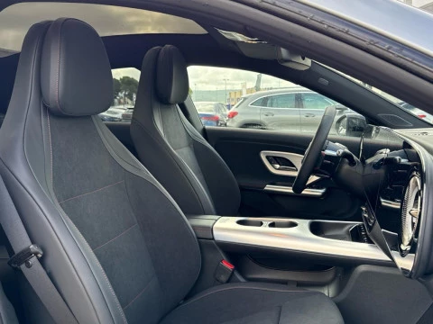 Mercedes-Benz CLA  180 con tecnologia hibrida