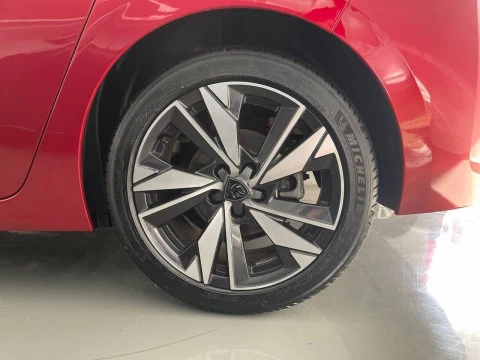 Peugeot 308 5P Allure Puretech 130 S&S EAT8