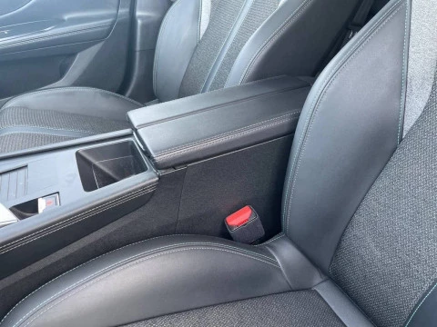 Peugeot 308 5P Allure Puretech 130 S&S EAT8