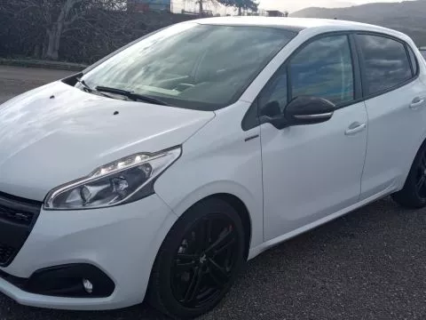 Peugeot 208 5P GT-Line BlueHDi 73KW (100CV) Peugeot 208 5P GT-Line BlueHDi 73KW (100CV)