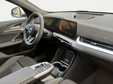 BMW iX2 xDrive30