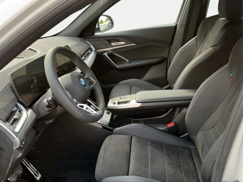 BMW iX2 xDrive30