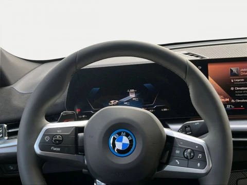 BMW iX2 xDrive30