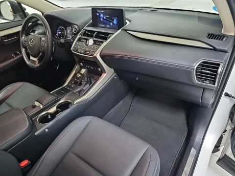 Lexus NX 2.5 300h Premium 2WD