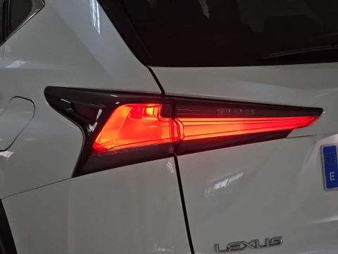Lexus NX 2.5 300h Premium 2WD