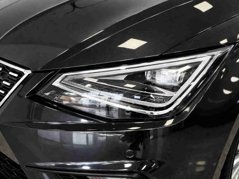 Vista del faro delantero del Seat Ibiza 1.0 TSI (115 CV) Special Edition Xcellence.