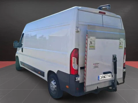 Peugeot Boxer Furgon con trampilla elevadora L3H2