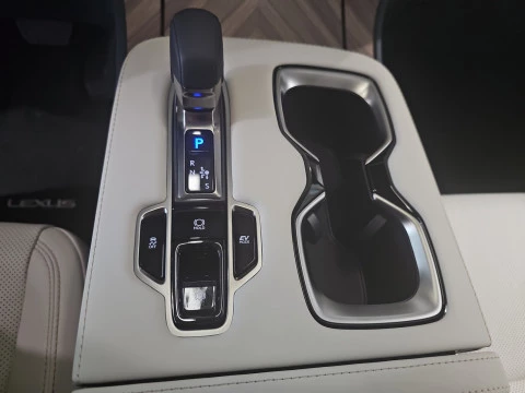 Lexus LM 350h Luxury Light Beige 6 plazas