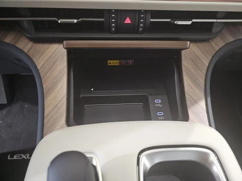 Lexus LM 350h Luxury Light Beige 6 plazas