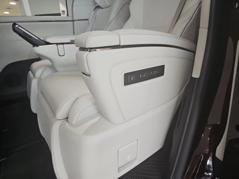 Lexus LM 350h Luxury Light Beige 6 plazas