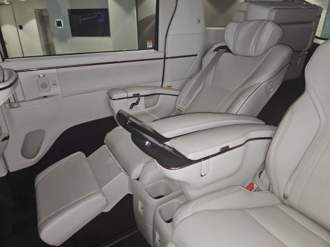 Lexus LM 350h Luxury Light Beige 6 plazas