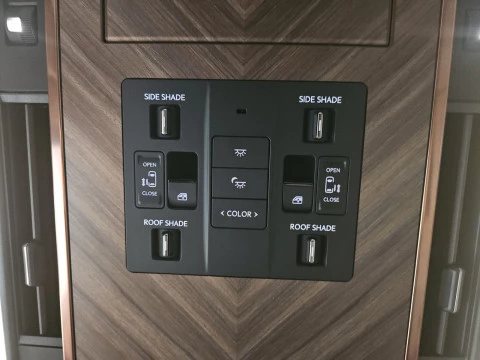 Lexus LM 350h Luxury Light Beige 6 plazas