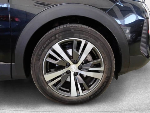 Peugeot 5008 Hybrid 1.2 Allure Pack eDCS6 100 kW (136 CV)