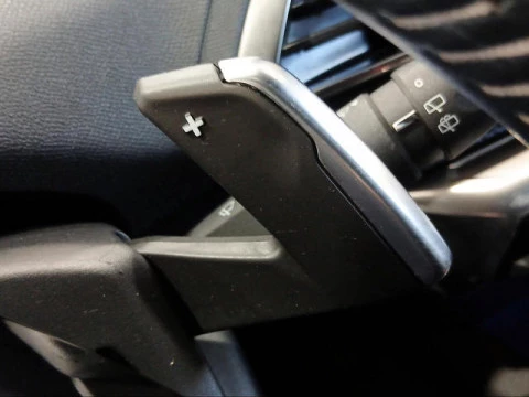 Peugeot 5008 Hybrid 1.2 Allure Pack eDCS6 100 kW (136 CV)