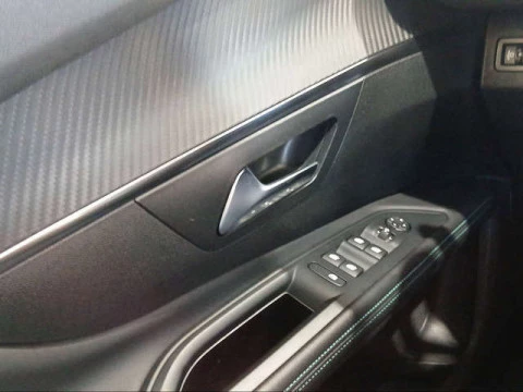 Peugeot 5008 Hybrid 1.2 Allure Pack eDCS6 100 kW (136 CV)